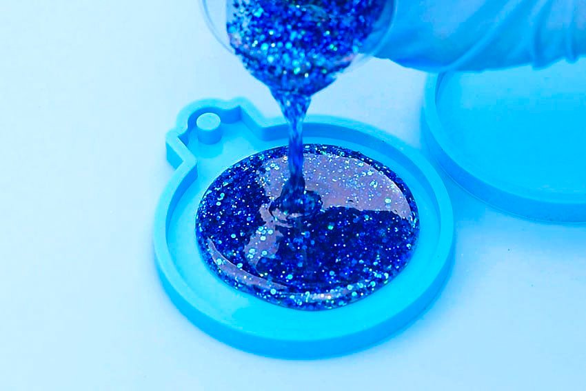 Choosing Your Finish: Glitter, Foil, Florals, or Clean and Minimal?